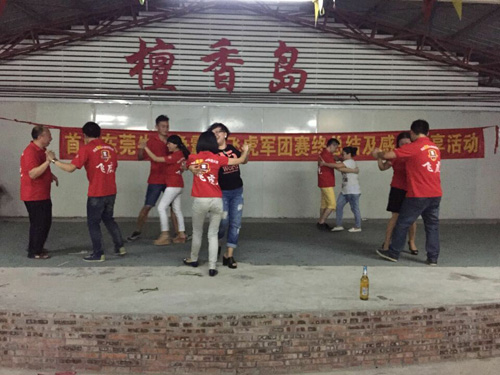 牛商爭霸賽飛虎軍團(tuán)隊友合影狂歡